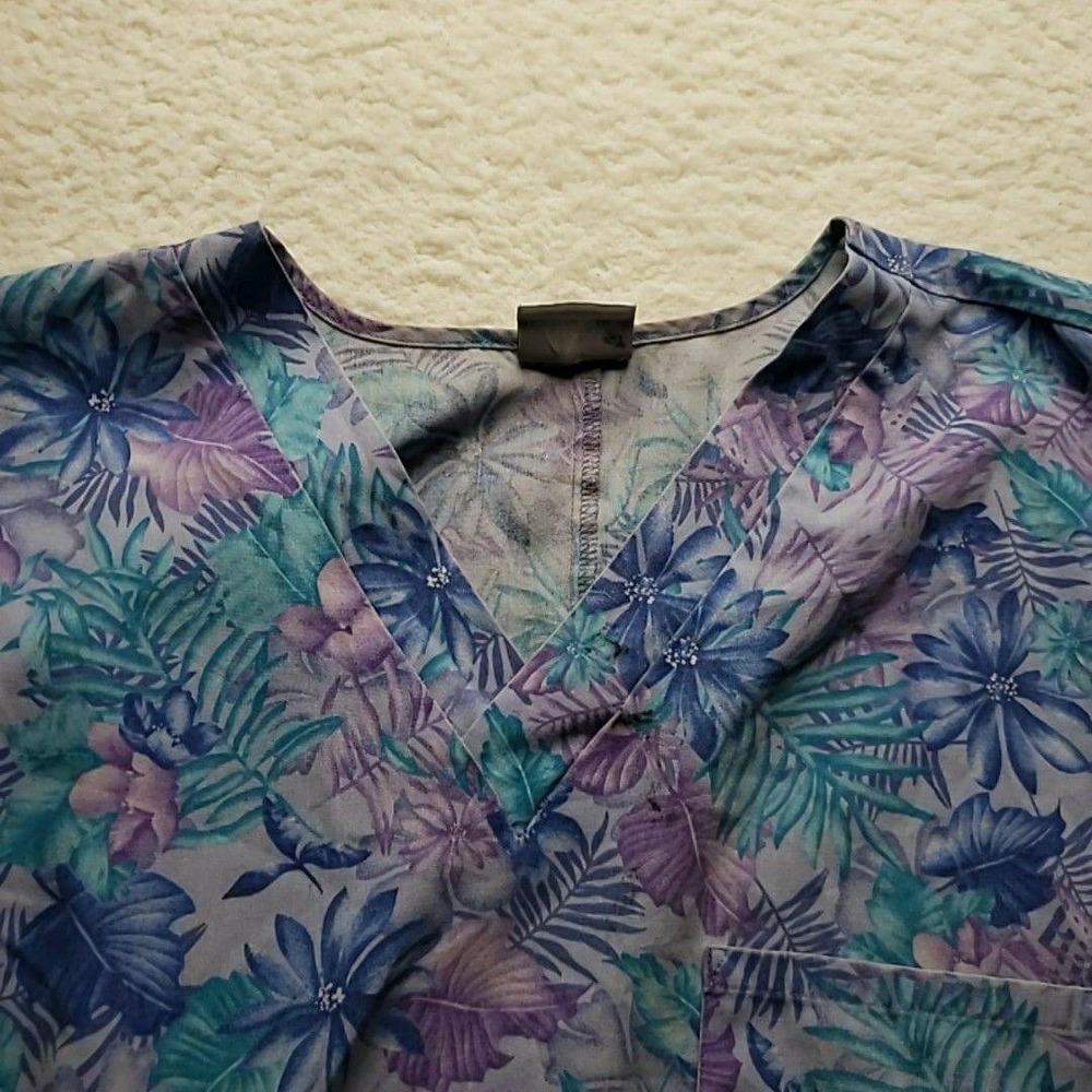 Simply Basic Blouse Womens Large Blue V Neck Short Sleeve Floral Scrub Tunic Top